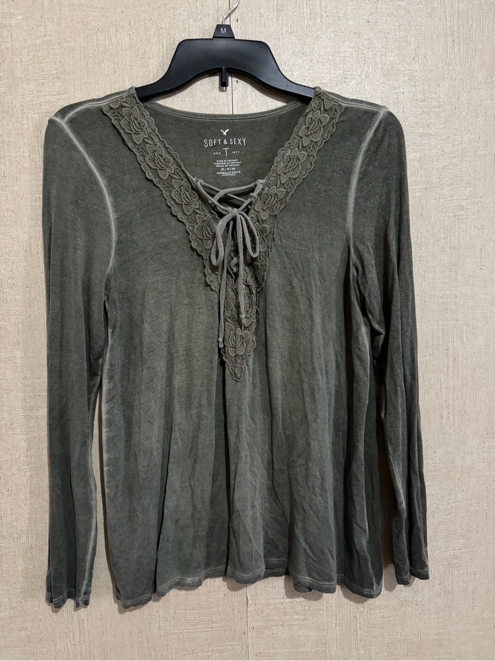 American Eagle juniors soft & sexy Vneck